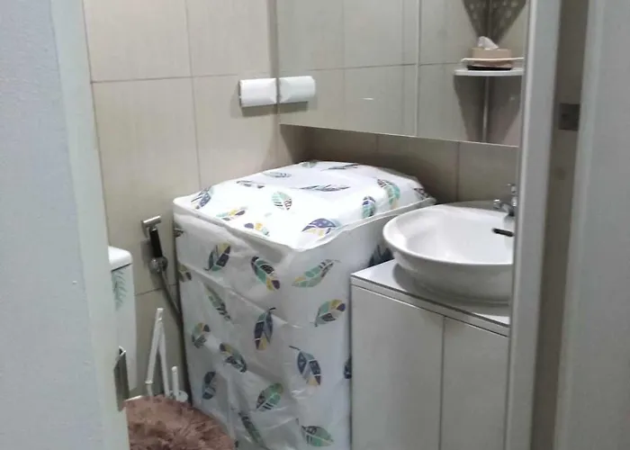 1 Bedroom Unit Near Moa With Netflix And Wifi Manila